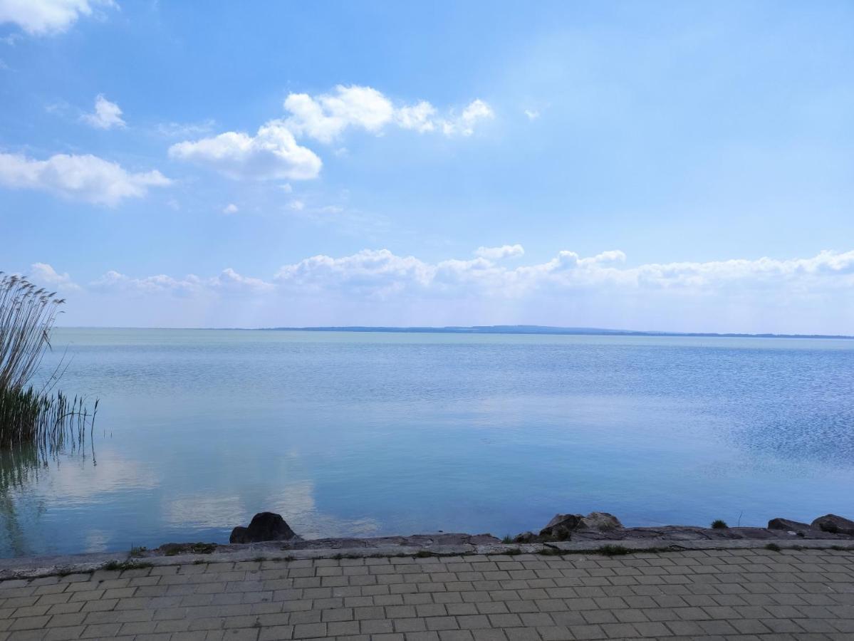 Royal Relax Apartman Кестхей Екстер'єр фото
