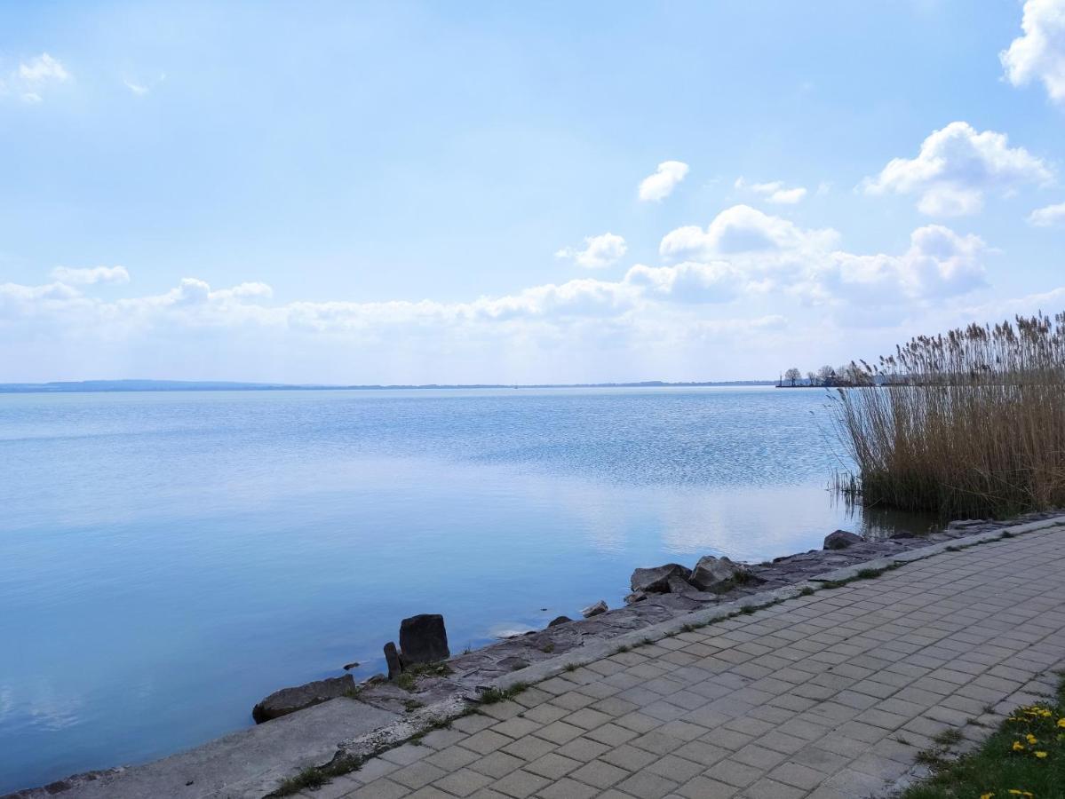Royal Relax Apartman Кестхей Екстер'єр фото
