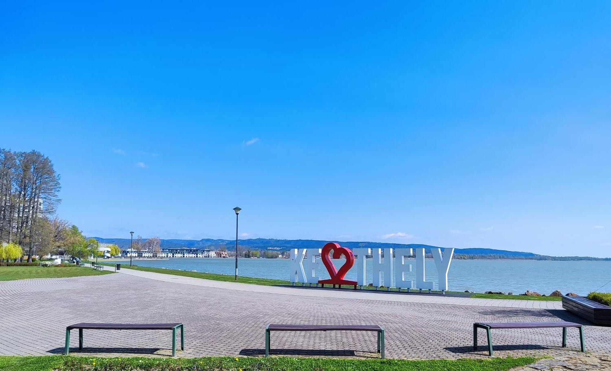 Royal Relax Apartman Кестхей Екстер'єр фото